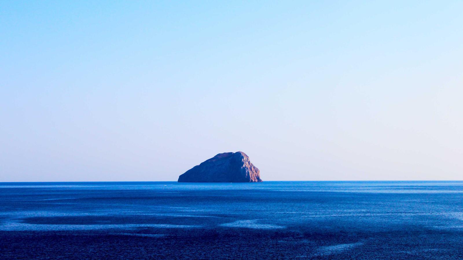 Editorial image about creator economy: Creator collaborations explained: when they help