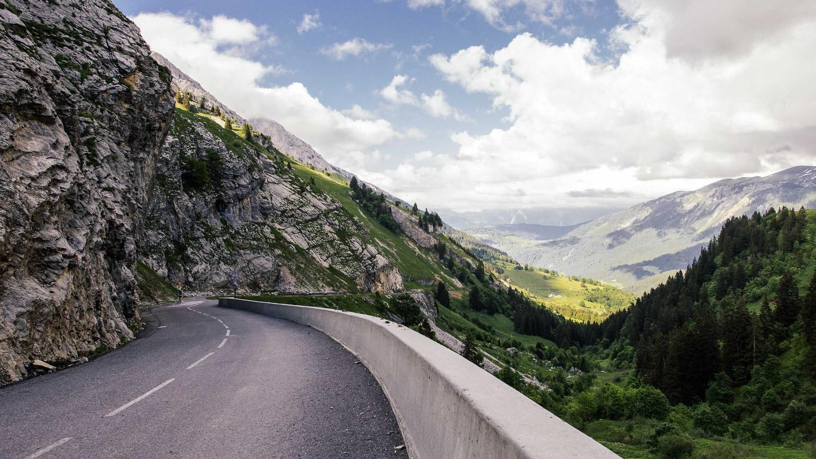 Helpful editorial image for How to help kids clean their room