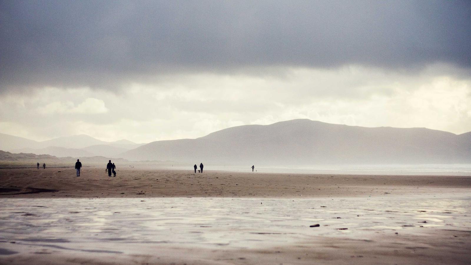 Helpful editorial image for How to prepare kids for a long flight