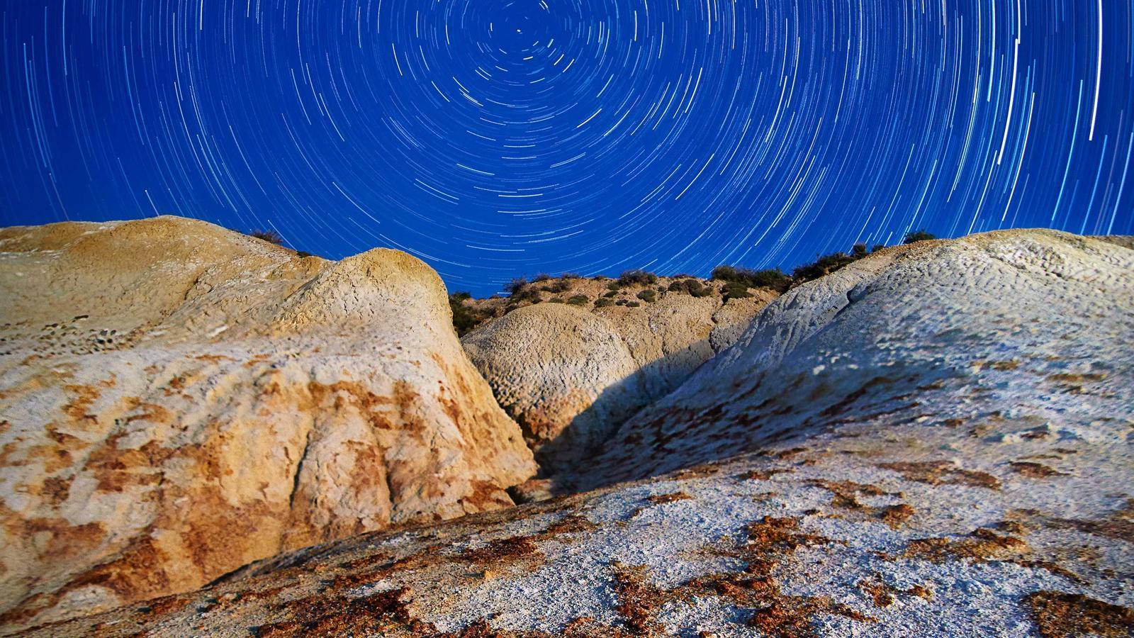 Helpful editorial image for What is an AI voice agent?